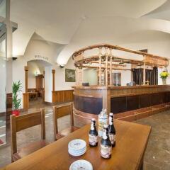 Отель U Medvidku-Brewery Hotel Чехия, Прага - отзывы, цены и фото номеров - забронировать отель U Medvidku-Brewery Hotel онлайн гостиничный бар