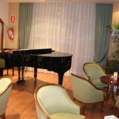 Отель Gran Hotel Balneario Испания, Пуэнте-Вьесго - отзывы, цены и фото номеров - забронировать отель Gran Hotel Balneario онлайн гостиничный бар