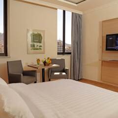 Отель Golden Tulip Aqaba сейф в номере