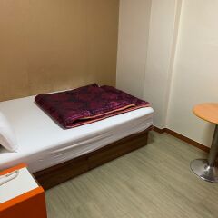 Отель Plus Motel сейф в номере