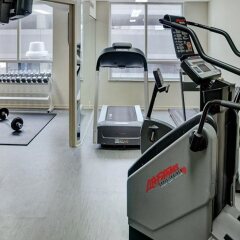 Отель Quality Suites Toronto Airport Канада, Торонто - отзывы, цены и фото номеров - забронировать отель Quality Suites Toronto Airport онлайн фитнесс-зал фото 3