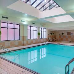 Отель Hampton Inn & Suites Chicago Downtown бассейн