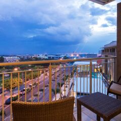 Отель Courtyard by Marriott Kingston, Jamaica Ямайка, Кингстон - отзывы, цены и фото номеров - забронировать отель Courtyard by Marriott Kingston, Jamaica онлайн балкон