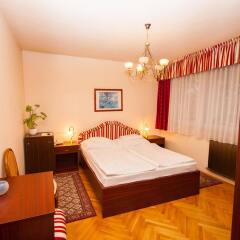 Отель Korona Pension And Restaurant Хевиз сейф в номере