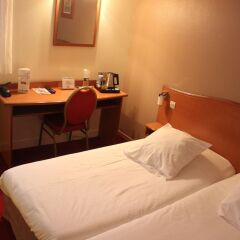 Отель Hôtel Kyriad Saint Quentin en Yvelines - Montigny Франция, Монтиньи ле Бретоне - отзывы, цены и фото номеров - забронировать отель Hôtel Kyriad Saint Quentin en Yvelines - Montigny онлайн фото 5