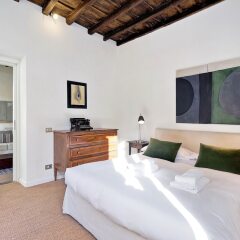 Апартаменты Trevi Charming Apartment комната для гостей фото 3