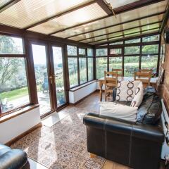 Отель Hen Cloud Cottage спа