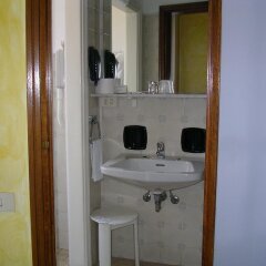 Отель Albergo Cristallo Италия, Леньяно - отзывы, цены и фото номеров - забронировать отель Albergo Cristallo онлайн ванная