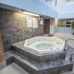 Отель Comfort Inn & Suites Downtown Edmonton бассейн фото 2