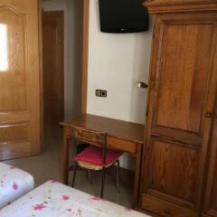 Отель Hostal Retiro сейф в номере