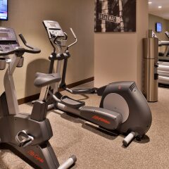 Отель Holiday Inn New York City - Times Square США, Нью-Йорк - отзывы, цены и фото номеров - забронировать отель Holiday Inn New York City - Times Square онлайн фитнесс-зал фото 3