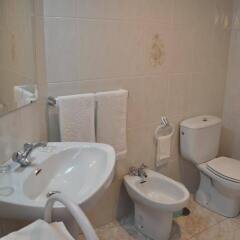 Отель Hostal Mourelos ванная фото 2
