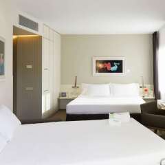 Sercotel Amister Art Hotel сейф в номере