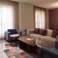 Ramada Hotel & Suites by Wyndham JBR Дубай гостиничный бар