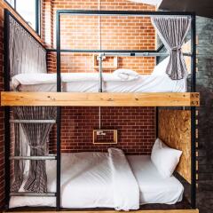 ChillHub Hostel Phuket балкон