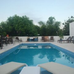 Отель E&J Boutique Residences бассейн