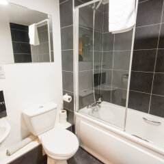 Отель City Warehouse Aparthotel Manchester ванная