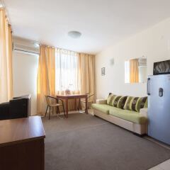Апартаменты Two Bedroom Apartment with Kitchen комната для гостей фото 5