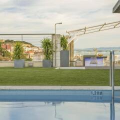 Отель NH Collection Lisboa Liberdade пляж