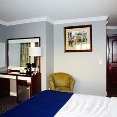 Отель The Deluxe Hotel Vancouver Канада, Ванкувер - отзывы, цены и фото номеров - забронировать отель The Deluxe Hotel Vancouver онлайн удобства в номере фото 2
