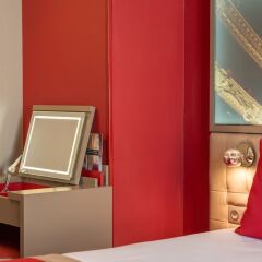 Отель Hôtel Regina Opéra Grands Boulevards сейф в номере