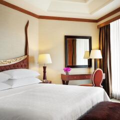 Royal Orchid Sheraton Hotel & Towers комната для гостей