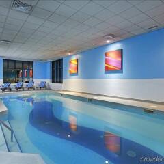 Отель Novotel London Stansted Airport бассейн