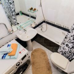 Гостиница Apartmenty Uyut Stalinsky Ampir в Москве отзывы, цены и фото номеров - забронировать гостиницу Apartmenty Uyut Stalinsky Ampir онлайн Москва ванная