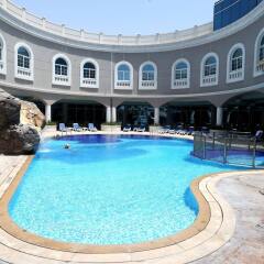Отель Sharjah Premiere Hotel & Resort ОАЭ, Шарджа - отзывы, цены и фото номеров - забронировать отель Sharjah Premiere Hotel & Resort онлайн бассейн фото 3