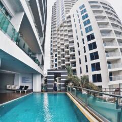 Отель Royal Beach View Suites Паттайя бассейн