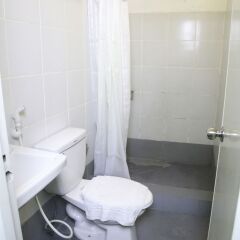 Отель Makati International Inns Филиппины, Макати - 1 отзыв об отеле, цены и фото номеров - забронировать отель Makati International Inns онлайн ванная фото 2
