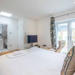 Отель Exquisite Hampstead Home near Regents Park комната для гостей фото 3