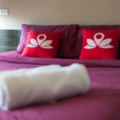 Отель ZEN Rooms Ekkamai 10 комната для гостей