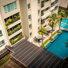 Отель Legacy Suites Sukhumvit by Compass Hospitality Таиланд, Бангкок - 2 отзыва об отеле, цены и фото номеров - забронировать отель Legacy Suites Sukhumvit by Compass Hospitality онлайн бассейн фото 2