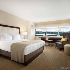 Отель Hilton Miami Airport Blue Lagoon США, Исторический район Art Deco - отзывы, цены и фото номеров - забронировать отель Hilton Miami Airport Blue Lagoon онлайн удобства в номере