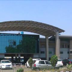 Отель Le ROI Raipur парковка