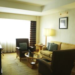 Renaissance Shanghai Yangtze Hotel комната для гостей фото 5