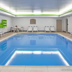 Отель Holiday Inn Express Ex I-71 / OH State Fair / Expo Center бассейн