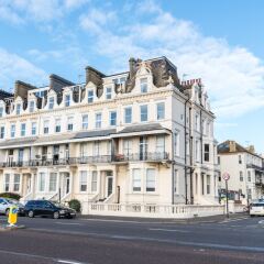 Отель 1 Bedroom Seafront Flat in Hove