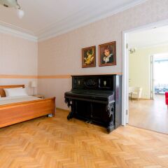 Отель City of Rivers Near Hermitage 4 Rooms Санкт-Петербург комната для гостей фото 3