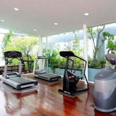 Апартаменты Sabai Sathorn Serviced Apartment Бангкок фитнесс-зал