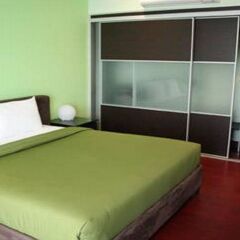Отель Seven Place Executive Residences Бангкок сейф в номере