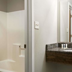 Super 8 by Wyndham Pocatello in Pocatello, United States of America from 100$, photos, reviews - zenhotels.com bathroom photo 2