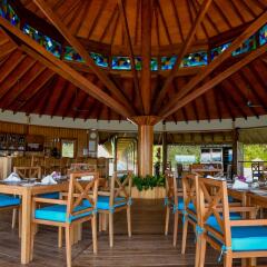 Отель Reethi Faru Resort гостиничный бар