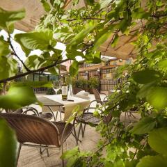 Des Artistes Hotel