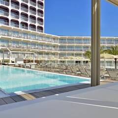 Апартаменты Sol House The Studio Calviá Beach бассейн