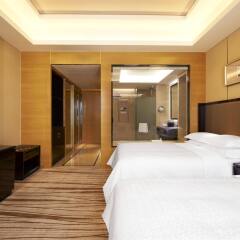 Отель Four Points by Sheraton Langfang, Guan сейф в номере