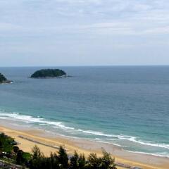 Отель Waterfront Suites Phuket by Centara пляж