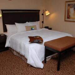 Отель Hampton Inn & Suites Staten Island США, Нью-Йорк - отзывы, цены и фото номеров - забронировать отель Hampton Inn & Suites Staten Island онлайн комната для гостей