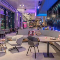 Отель Moxy Munich Messe Ашхайм гостиничный бар
